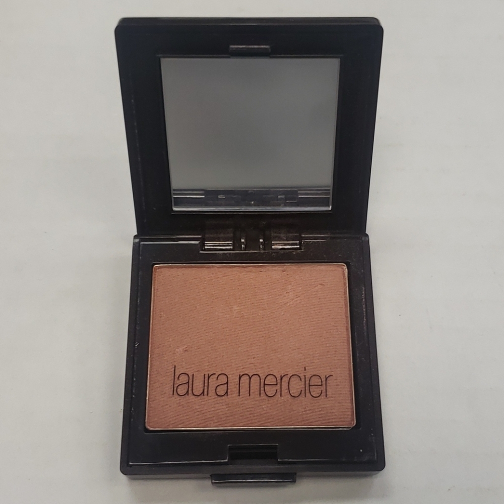 Laura Mercier
